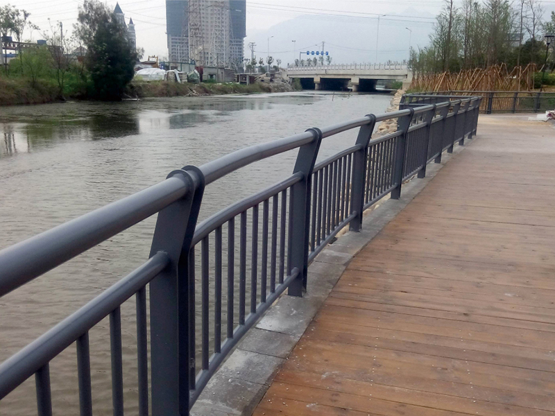 橋(qiao)樑(liang)護(hu)欄(lan)類型