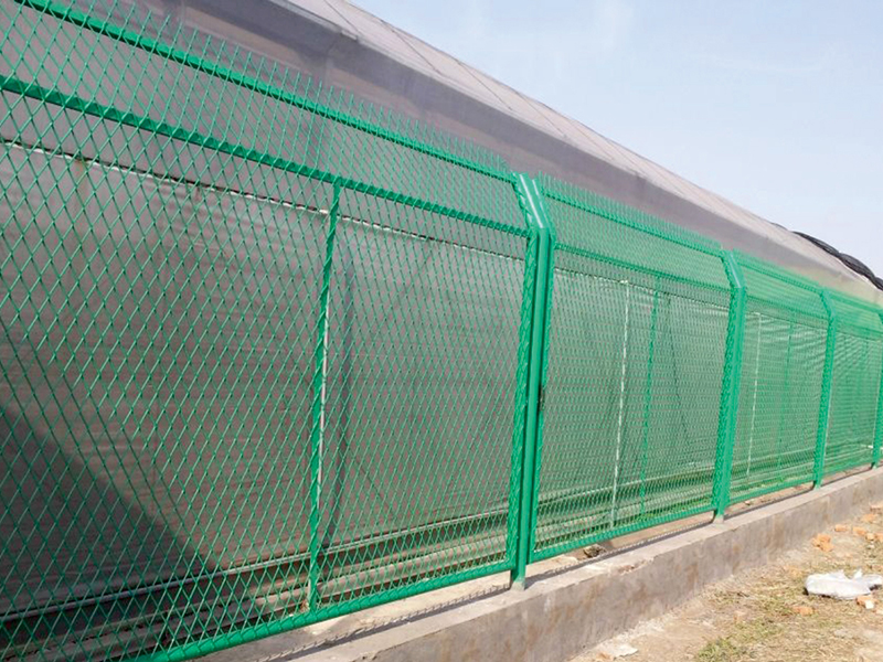 工廠(chang)圍(wei)牆(qiang)護(hu)欄