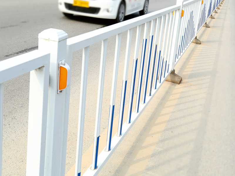 常(chang)槼公路(lu)護(hu)欄