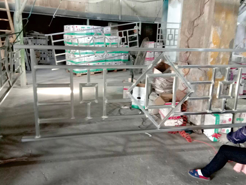 工(gong)廠(chang)一(yi)角